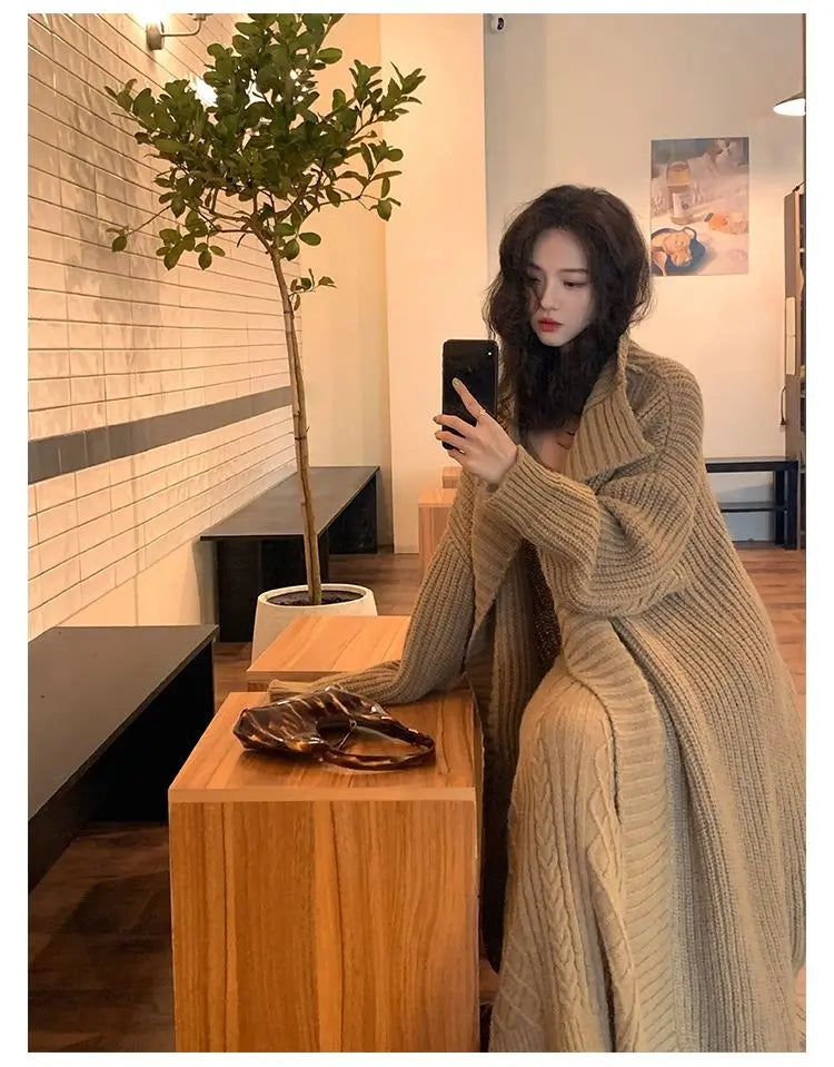 2024 Winter Hong Kong Style Retro Casual Knitted Cardigan Two-piece Set for Women Autumn/Winter New Mid-length Coat and Dress